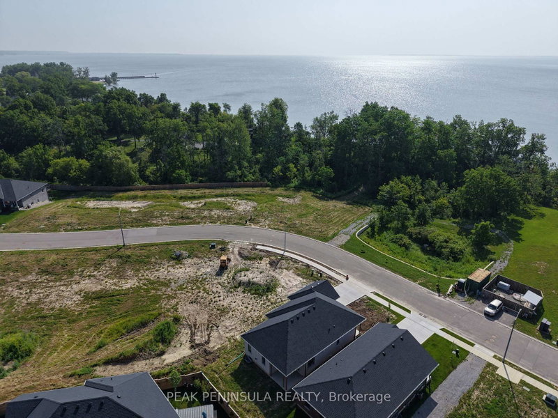 51 Hunter Drive S