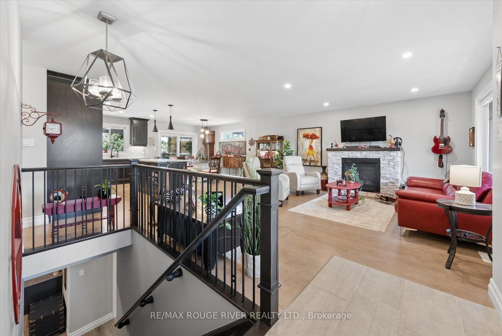 25 Ambrosia Terrace • Quinte West, ON photo 8