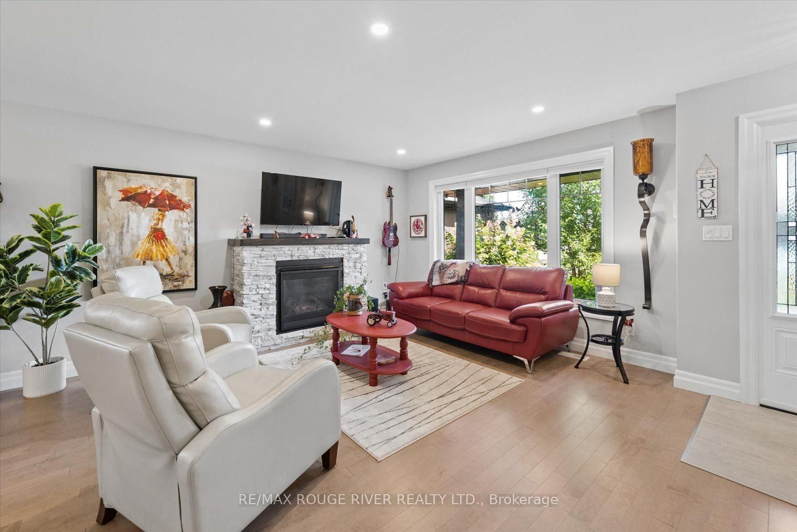 25 Ambrosia Terrace • Quinte West, ON photo 9