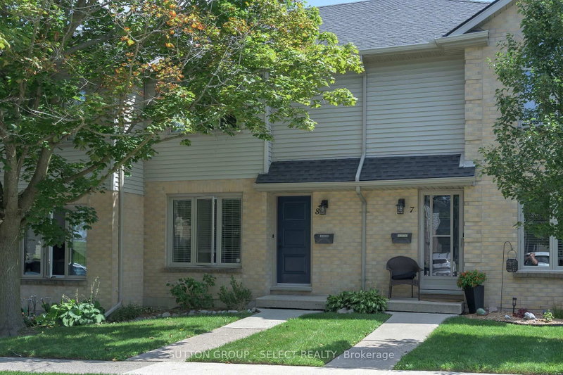 8 - 925 Lawson Road