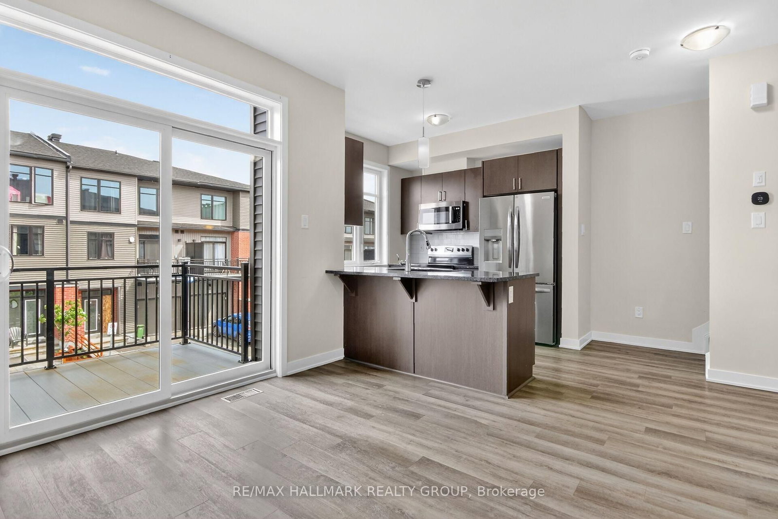 402 JEWELWING Private • Ottawa, ON photo 11