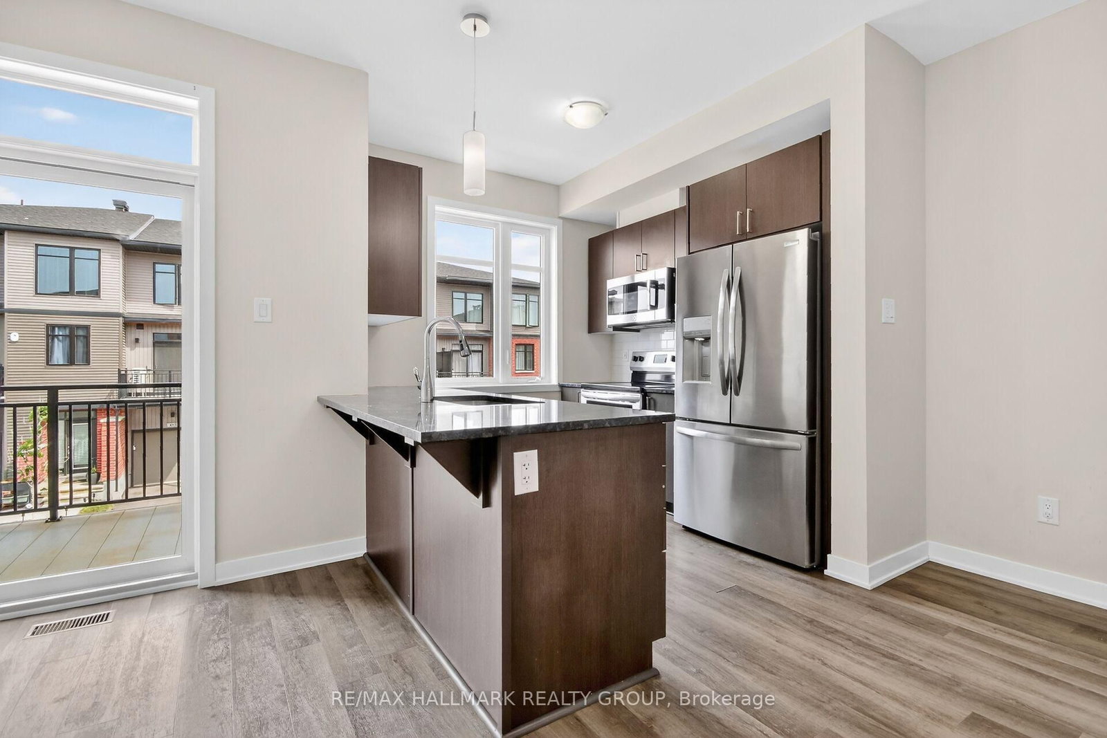 402 JEWELWING Private • Ottawa, ON photo 15