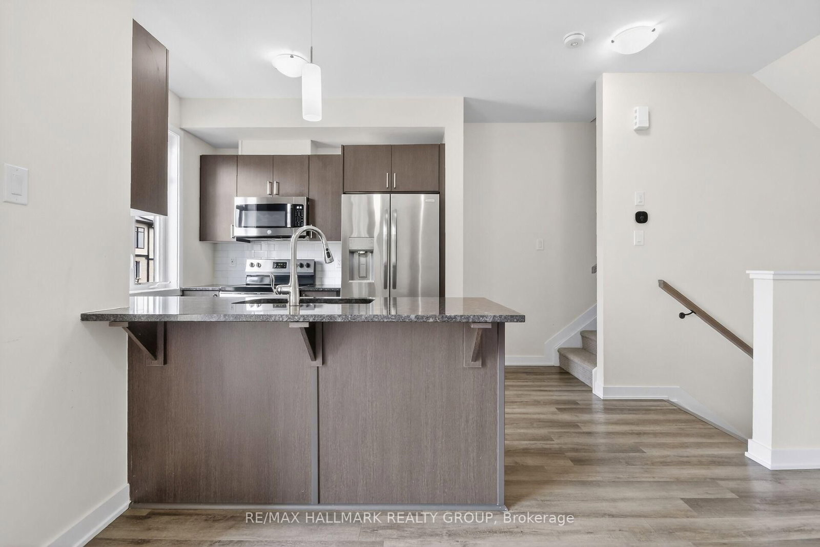 402 JEWELWING Private • Ottawa, ON photo 17