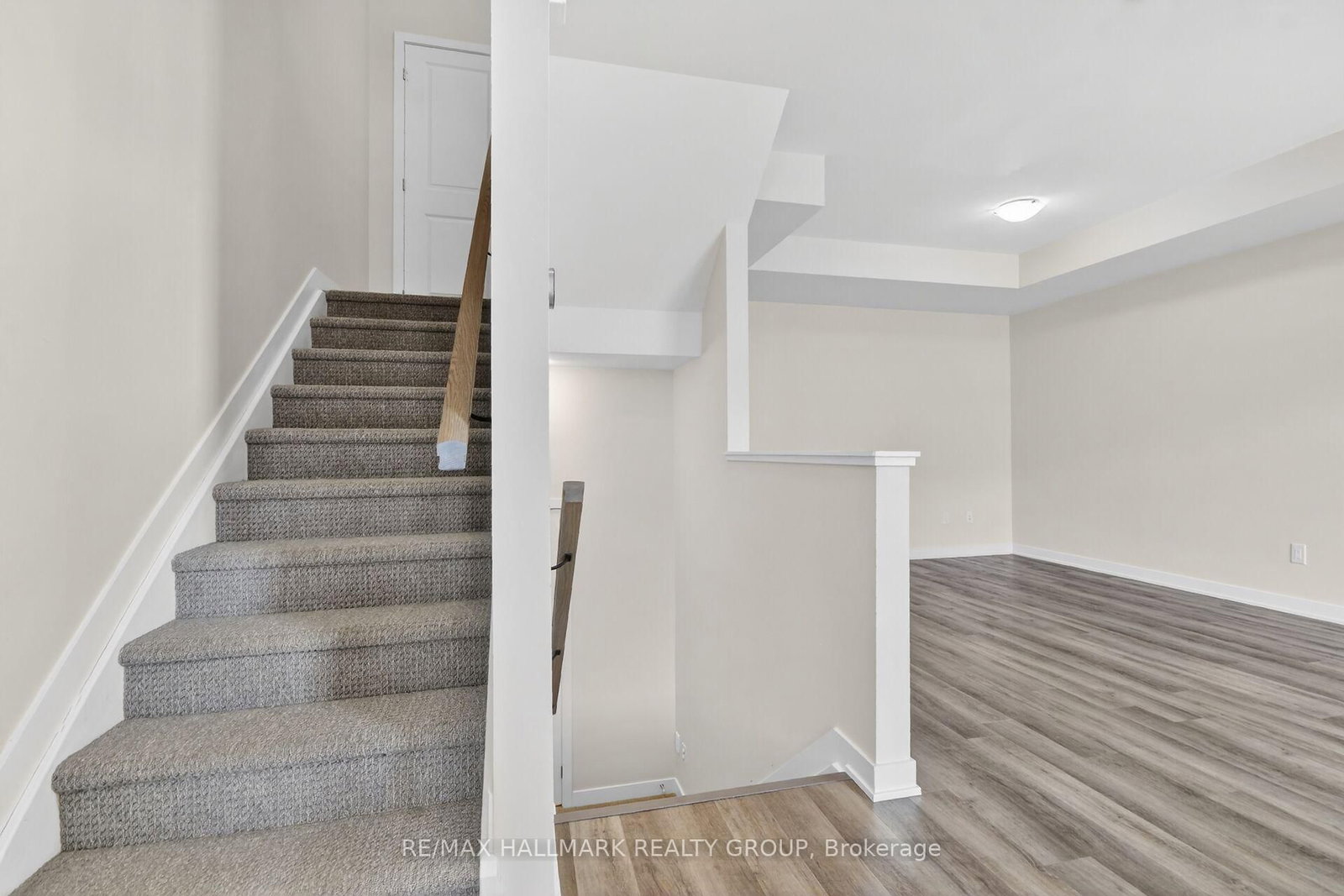 402 JEWELWING Private • Ottawa, ON photo 21
