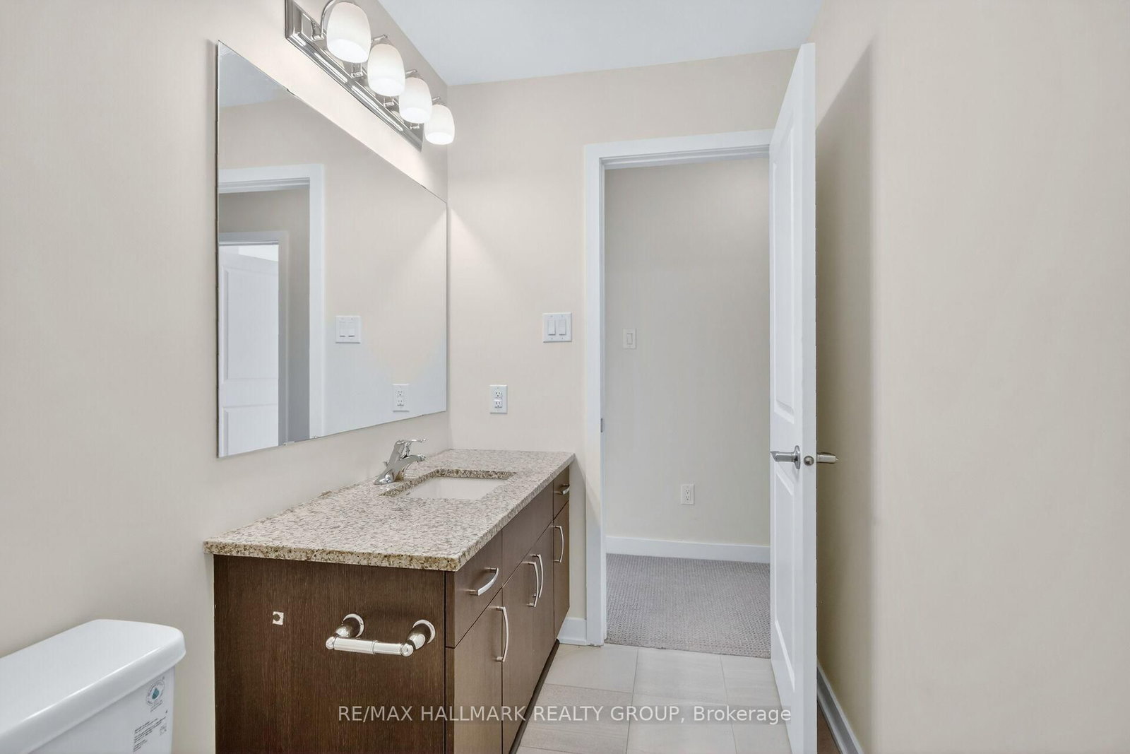 402 JEWELWING Private • Ottawa, ON photo 31