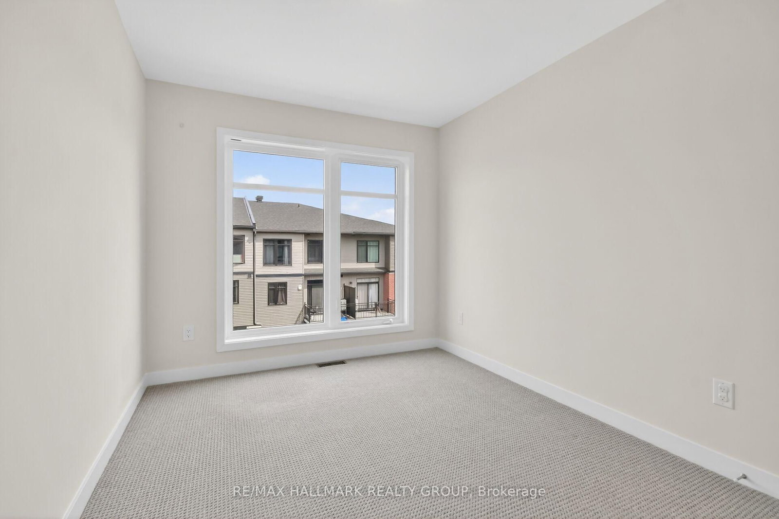 402 JEWELWING Private • Ottawa, ON photo 33