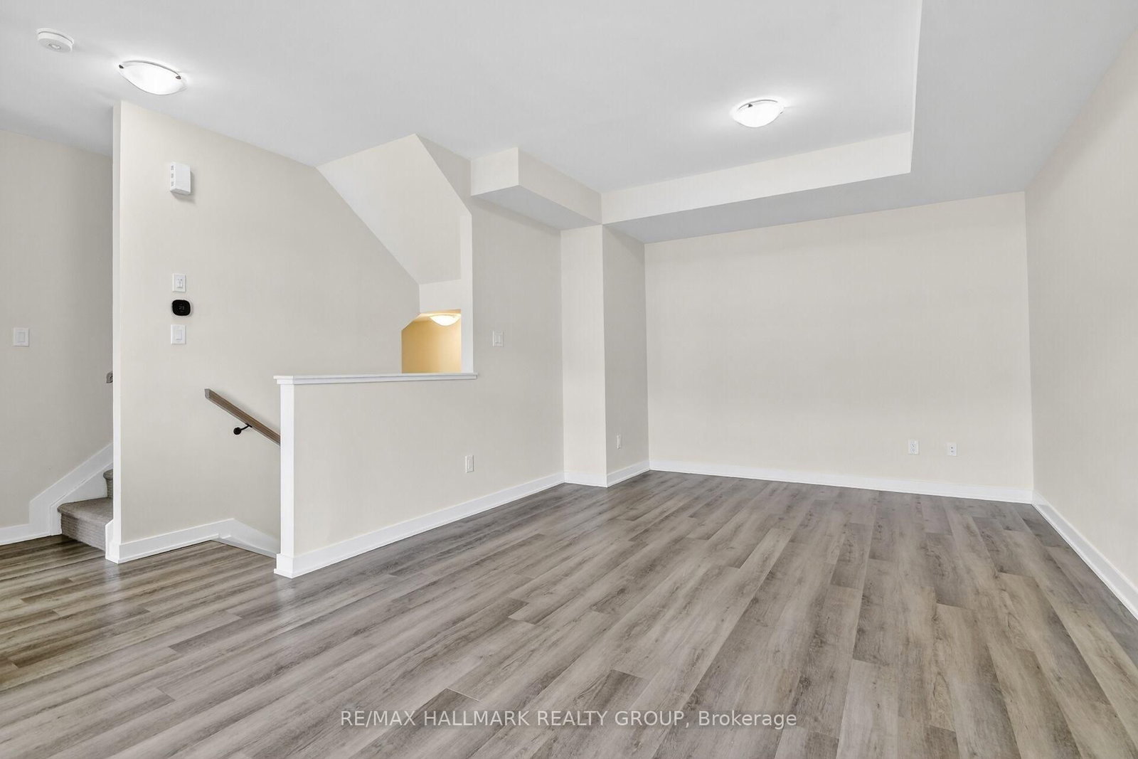 402 JEWELWING Private • Ottawa, ON photo 5