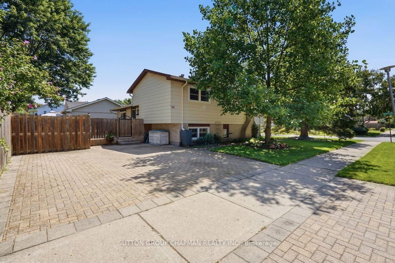 99 Inverary Crescent