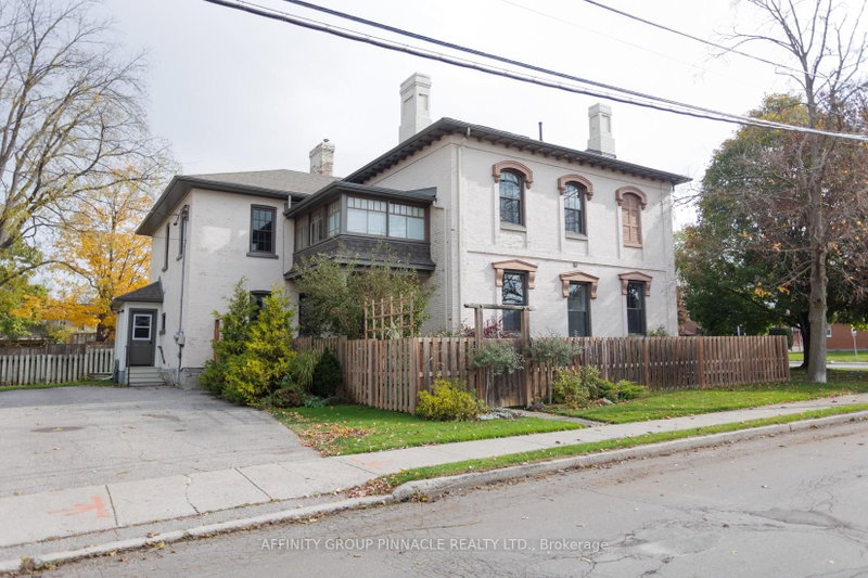 12 Russell Street E