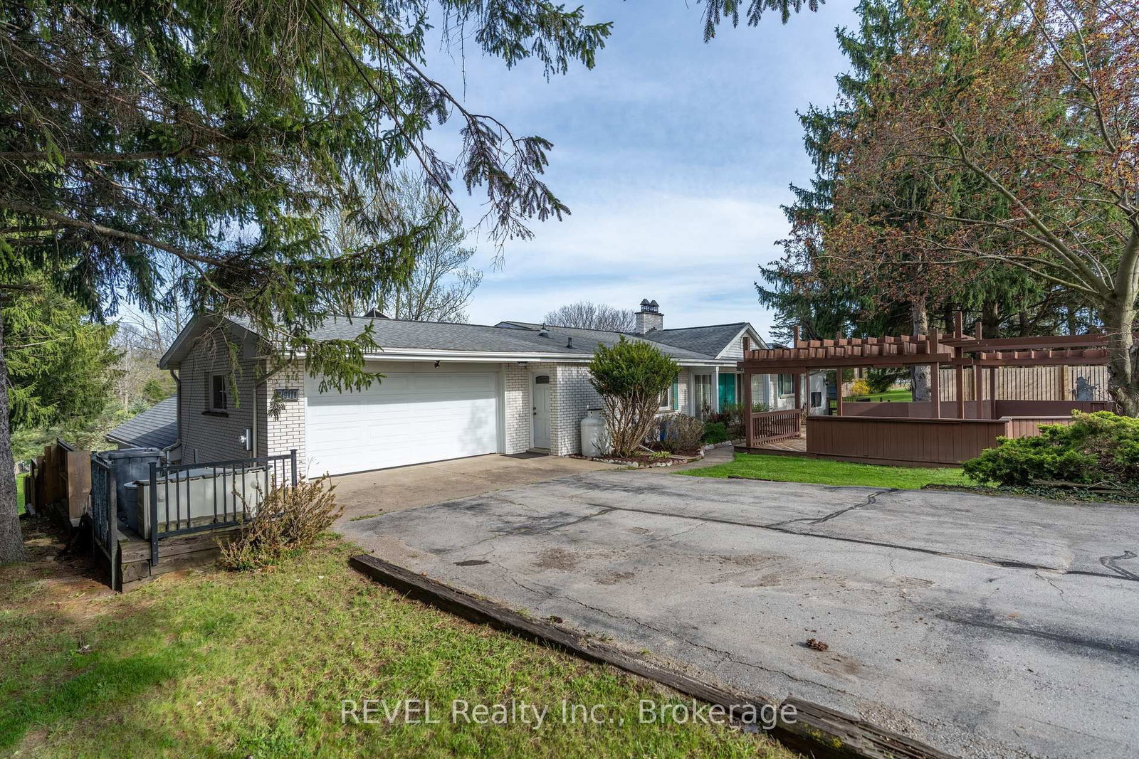 2010 Hansler Street • Pelham, ON photo 10