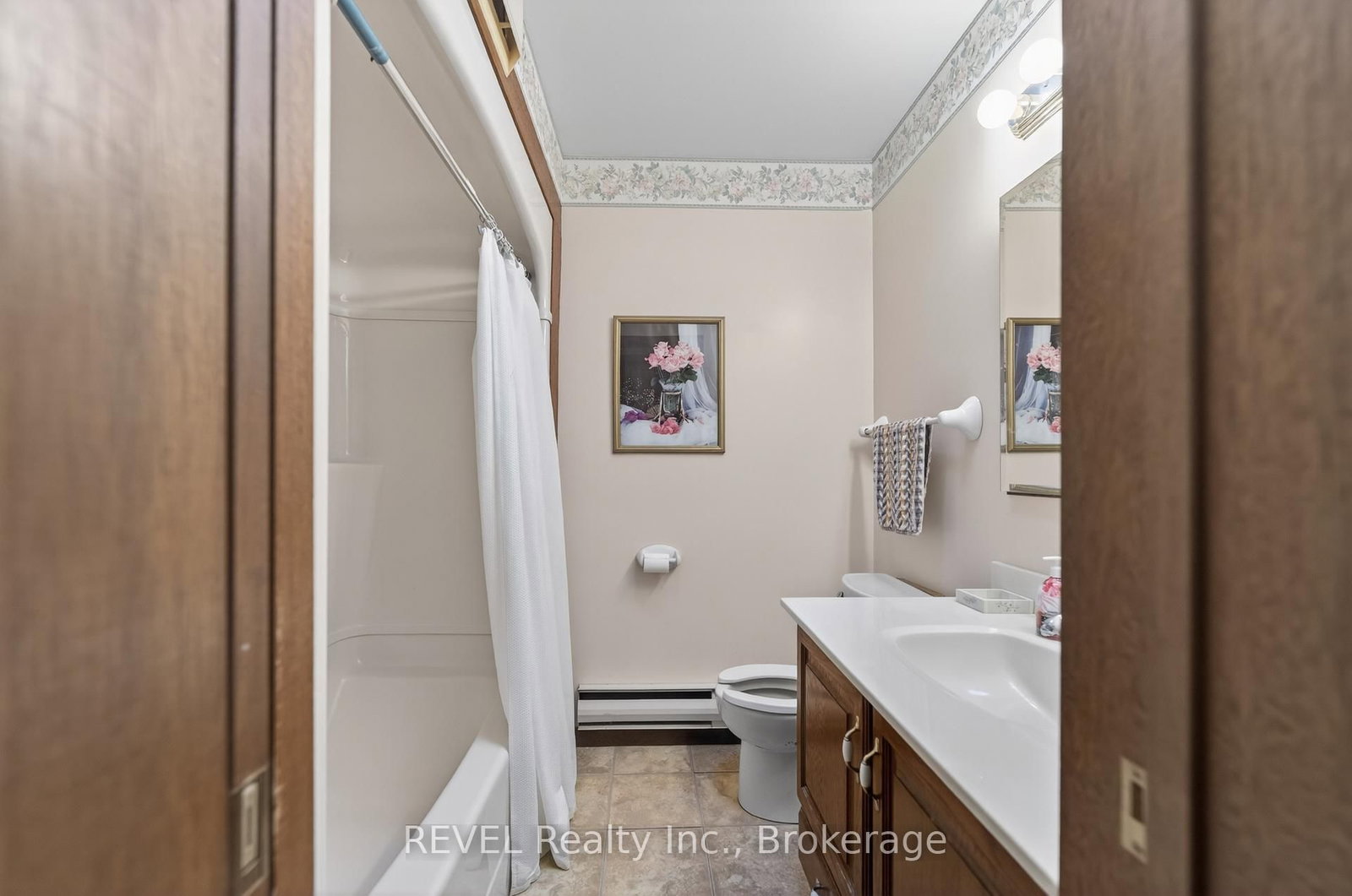 2010 Hansler Street • Pelham, ON photo 16
