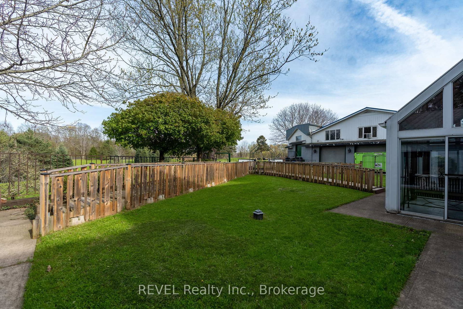 2010 Hansler Street • Pelham, ON photo 36