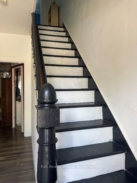 36 Bettes Street • Belleville, ON photo 5