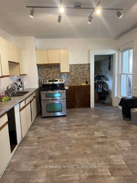 36 Bettes Street • Belleville, ON photo 6
