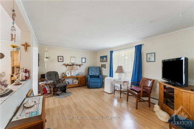 1512 BLACKHEATH Street N • Ottawa, ON photo 4