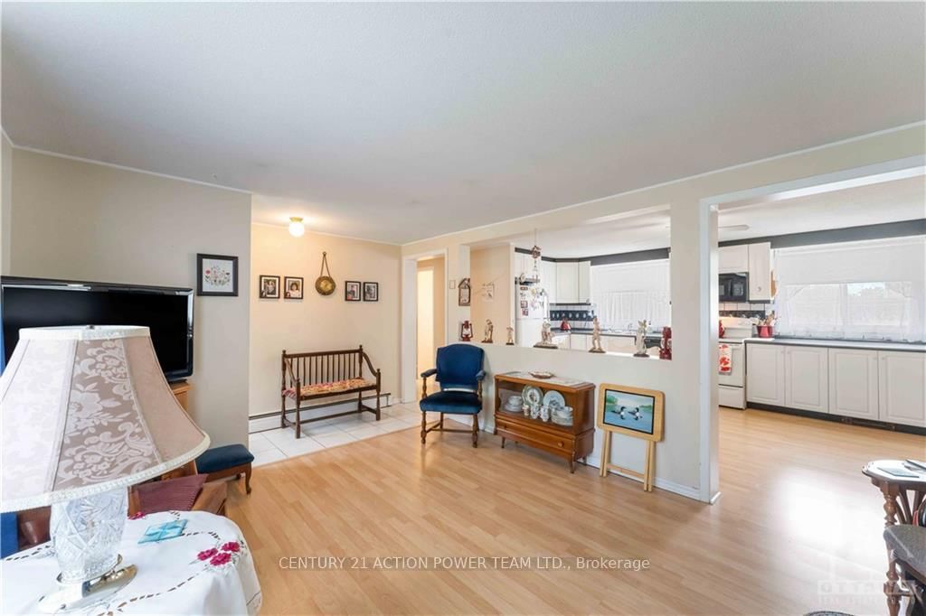 1512 BLACKHEATH Street N • Ottawa, ON photo 6