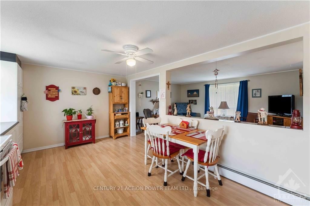 1512 BLACKHEATH Street N • Ottawa, ON photo 9