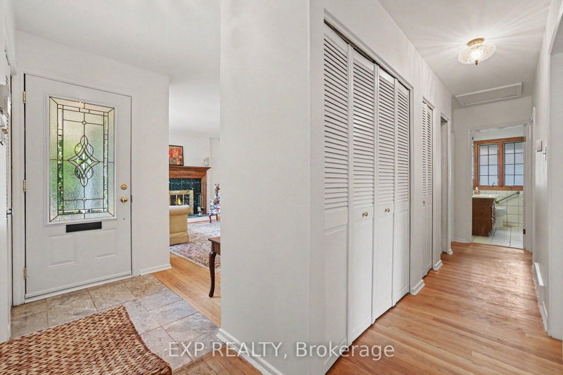 16 Elmsley Crescent