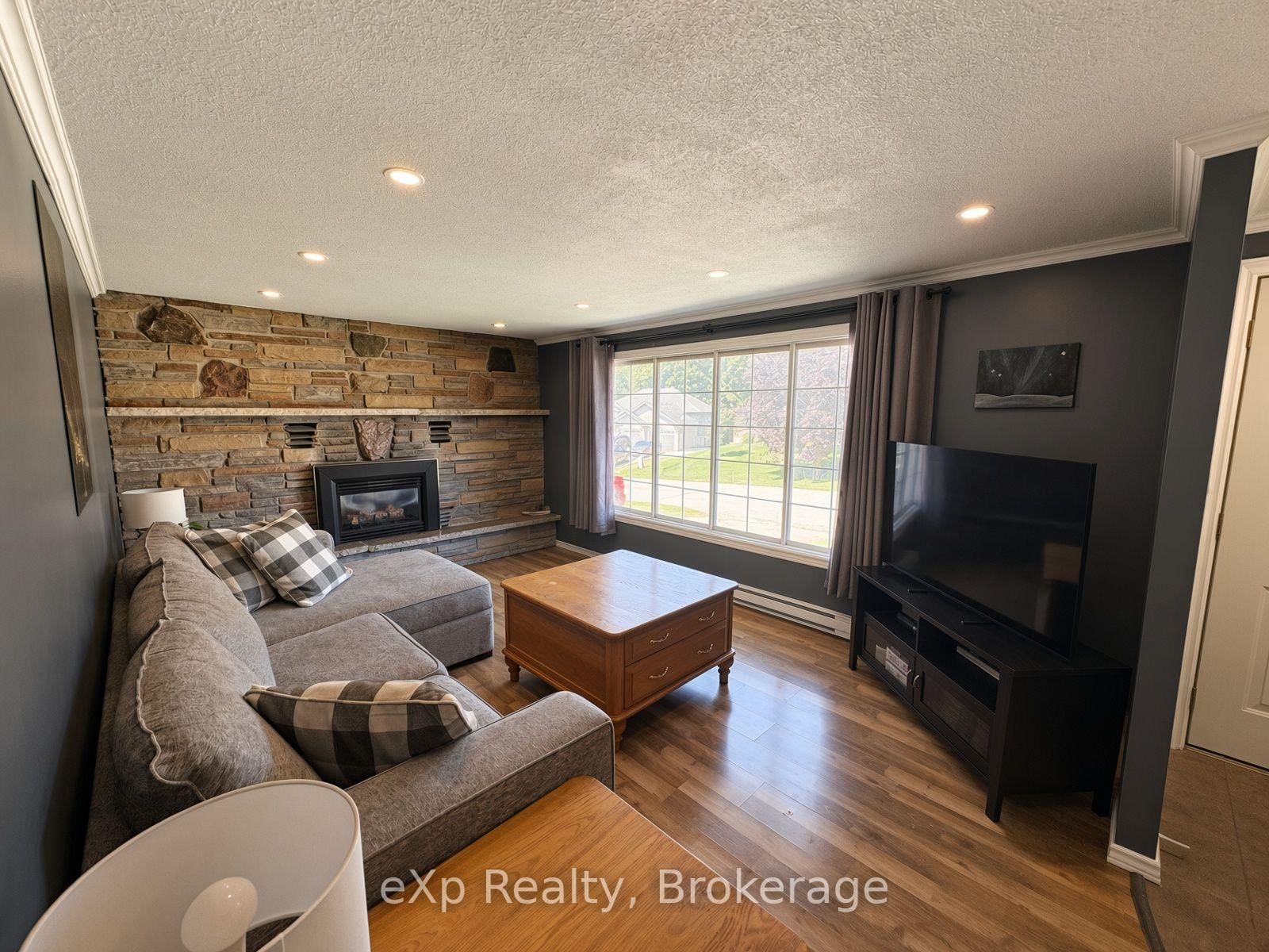 23 Valleyside Drive • Brockton, ON photo 5