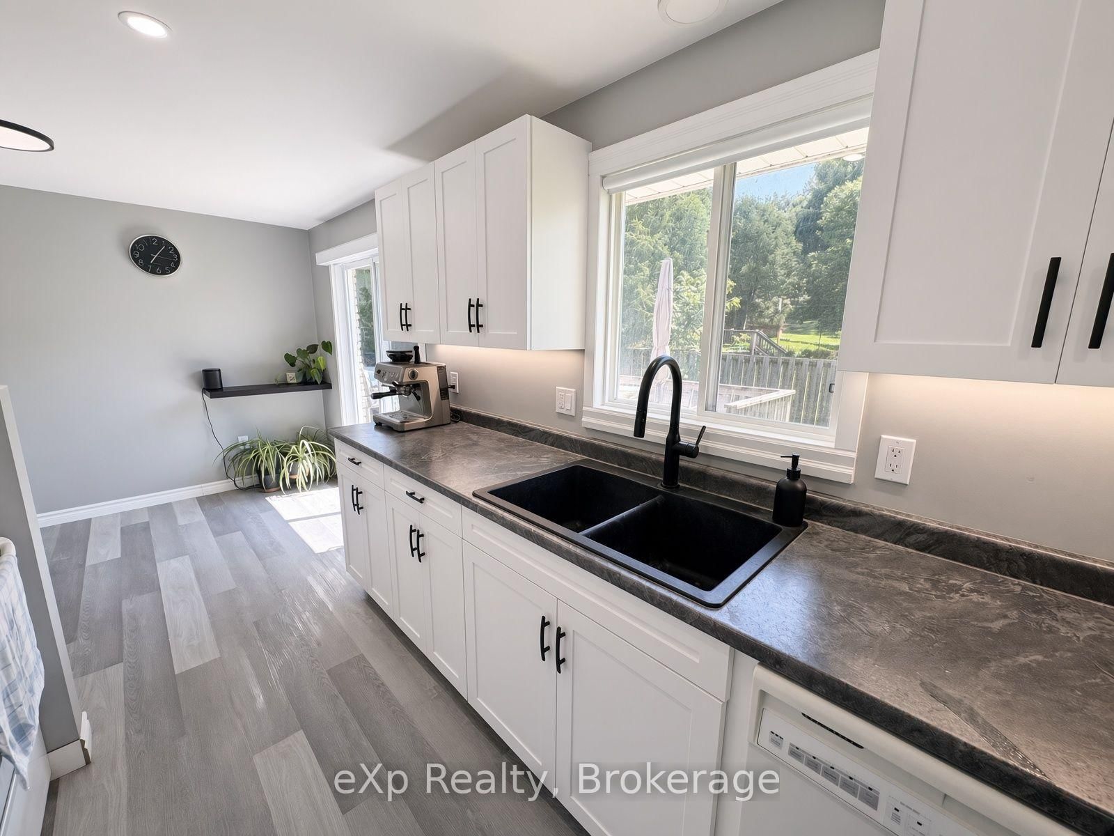 23 Valleyside Drive • Brockton, ON photo 8