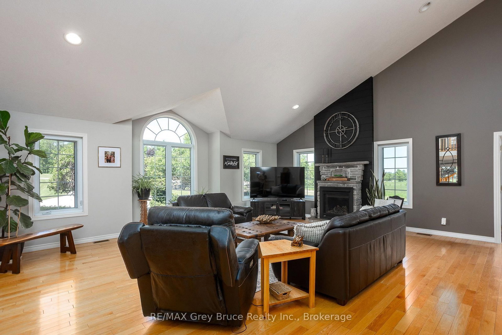 122152 Sideroad 12 • Georgian Bluffs, ON photo 15
