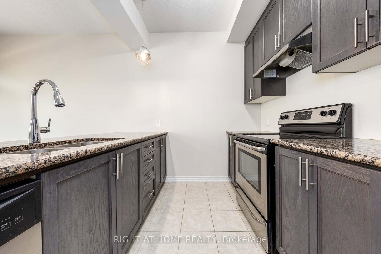 71 Southshore Crescent • Hamilton, ON photo 11