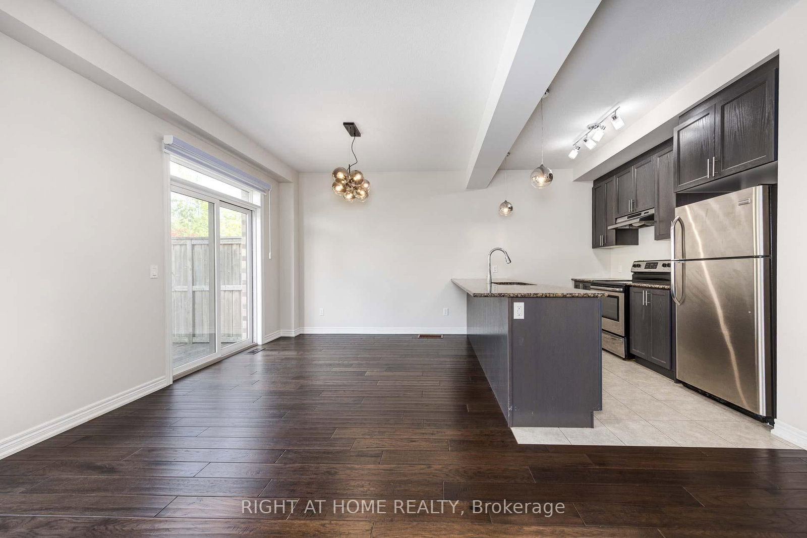 71 Southshore Crescent • Hamilton, ON photo 9