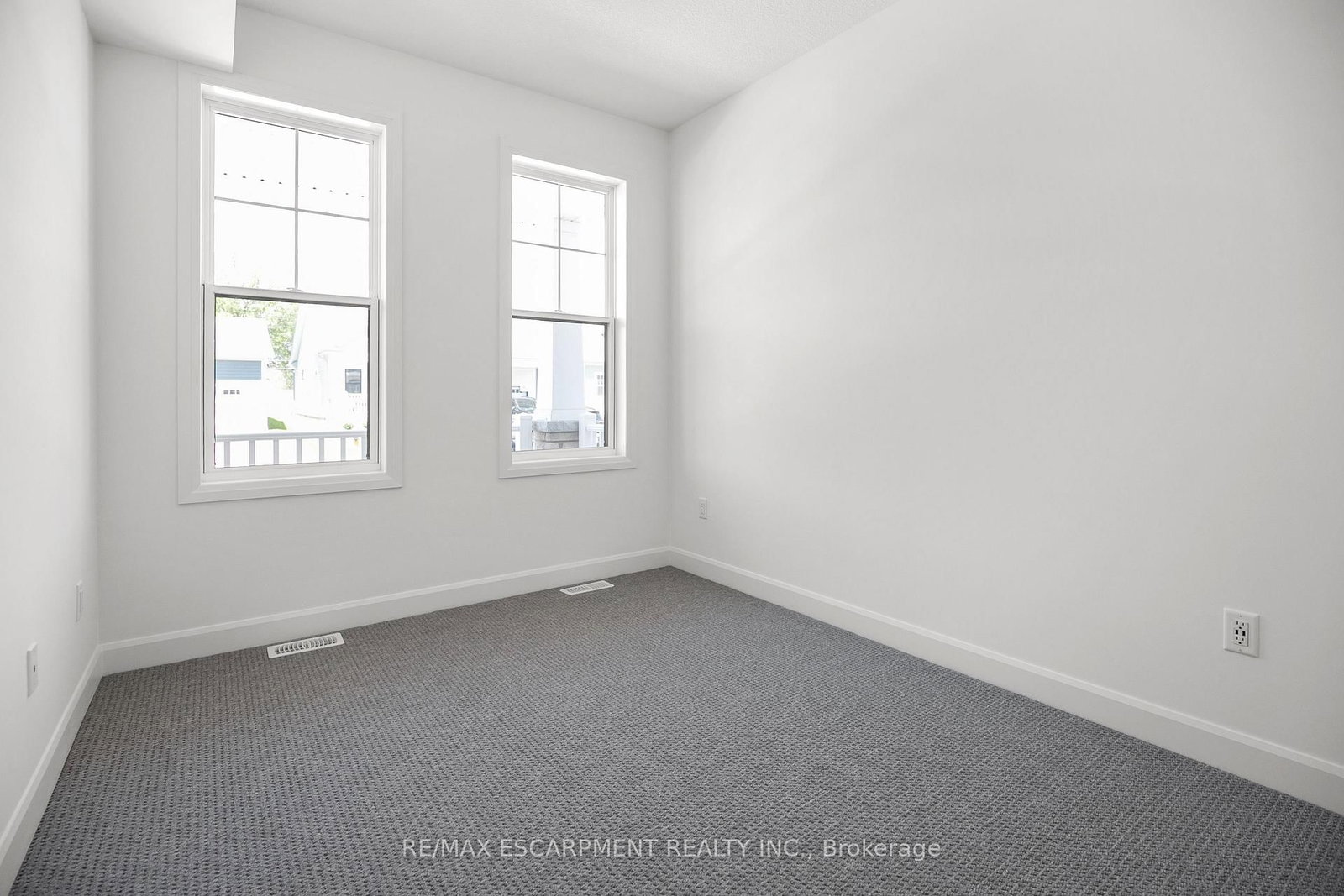 26 BEACHWALK Crescent • Fort Erie, ON photo 9
