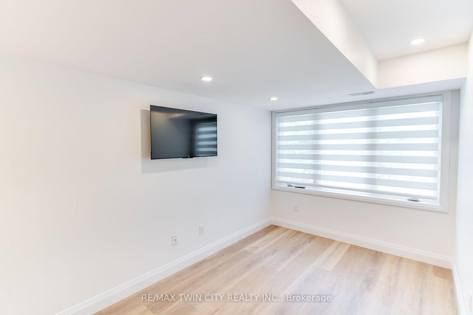 3-825 Stirling Ave, Kitchener, view 4