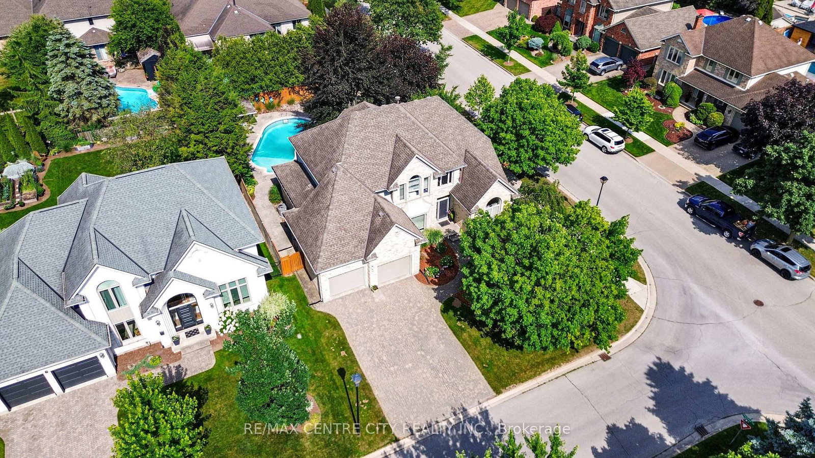 2 HAVENWOOD Way • London North, ON photo 1