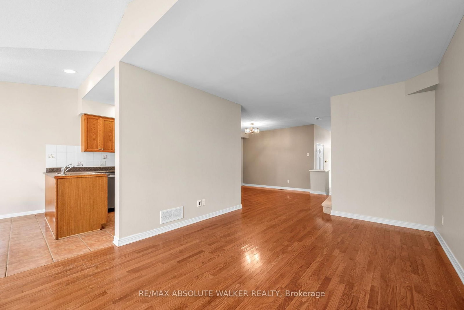 664 Wild Shore Crescent • Ottawa, ON photo 10