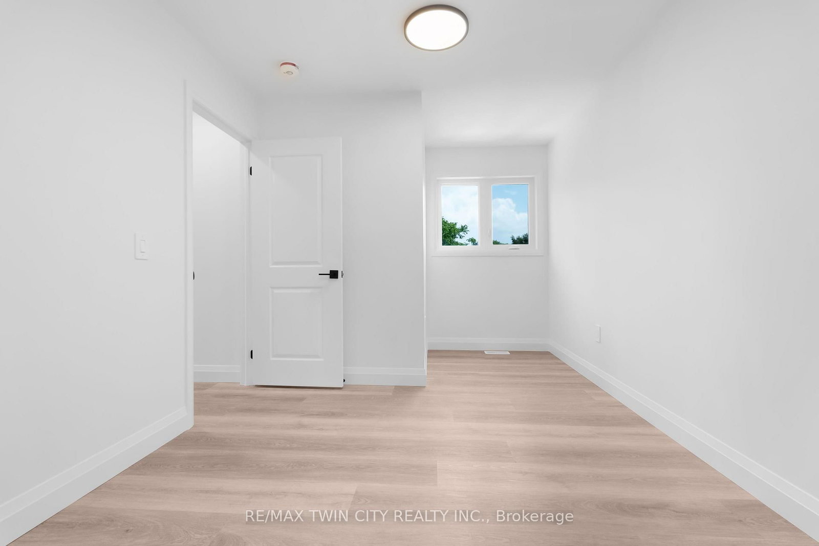 3-220 Heiman St, Kitchener, view 23