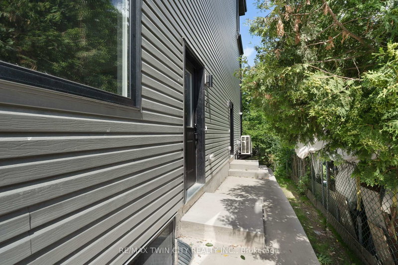 3 - 220 Heiman Street