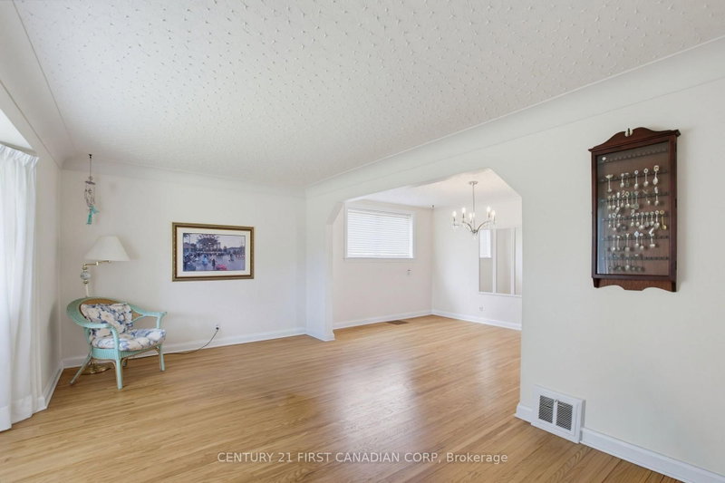 444 Forest Lawn Avenue