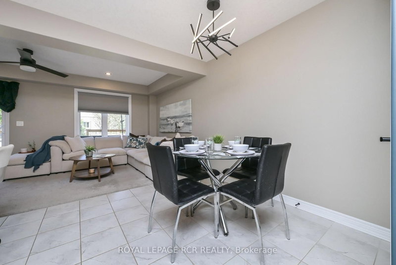 106 Mullin St E photo 4