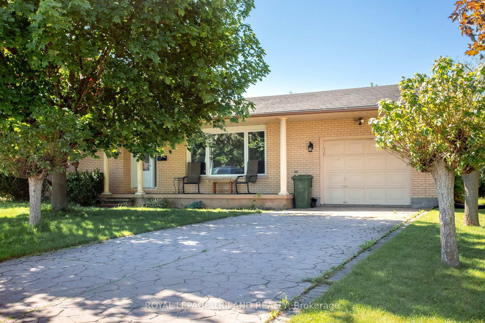 8 Croatia Court • St. Thomas, ON photo 1