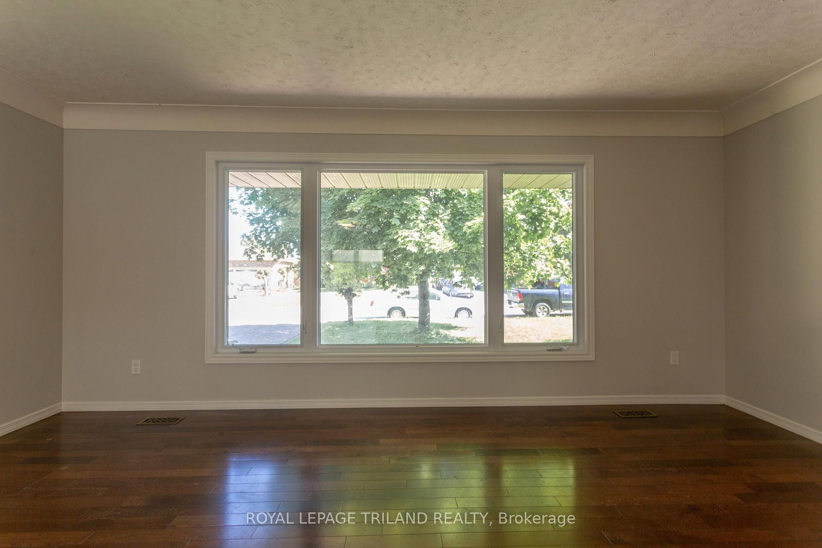 8 Croatia Court • St. Thomas, ON photo 4