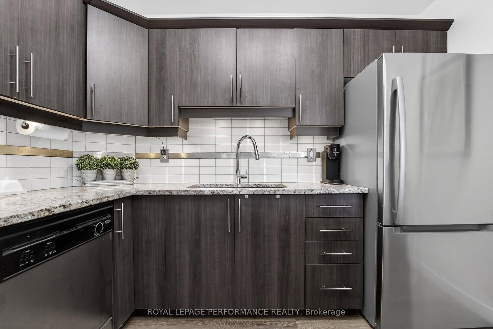 135 Harthill Way • #B • Ottawa, ON photo 16