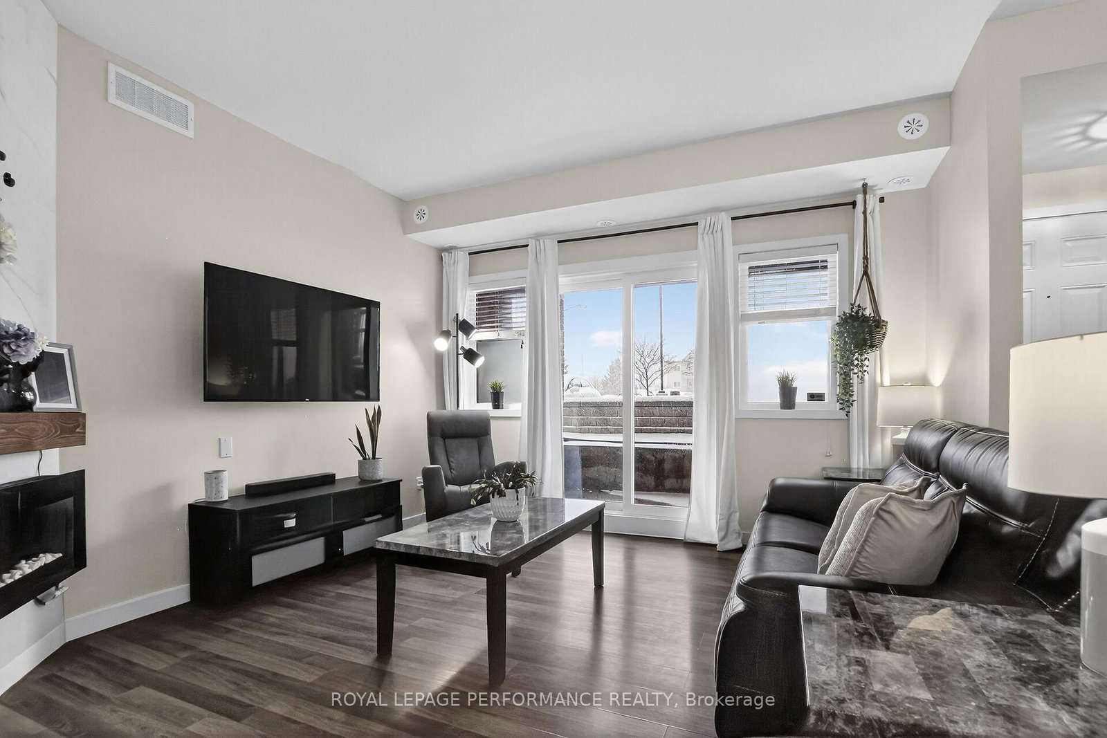 135 Harthill Way • #B • Ottawa, ON photo 18