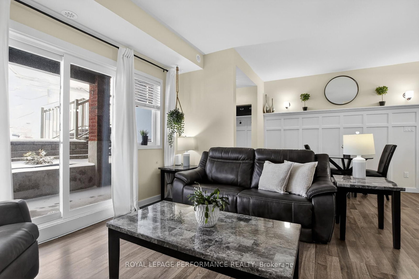 135 Harthill Way • #B • Ottawa, ON photo 21