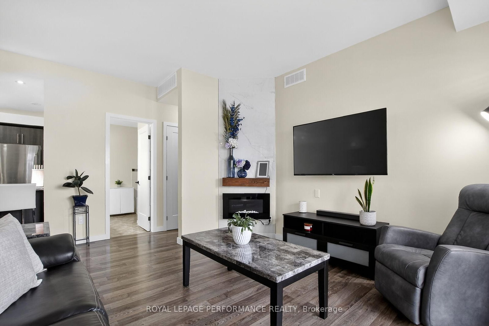 135 Harthill Way • #B • Ottawa, ON photo 23