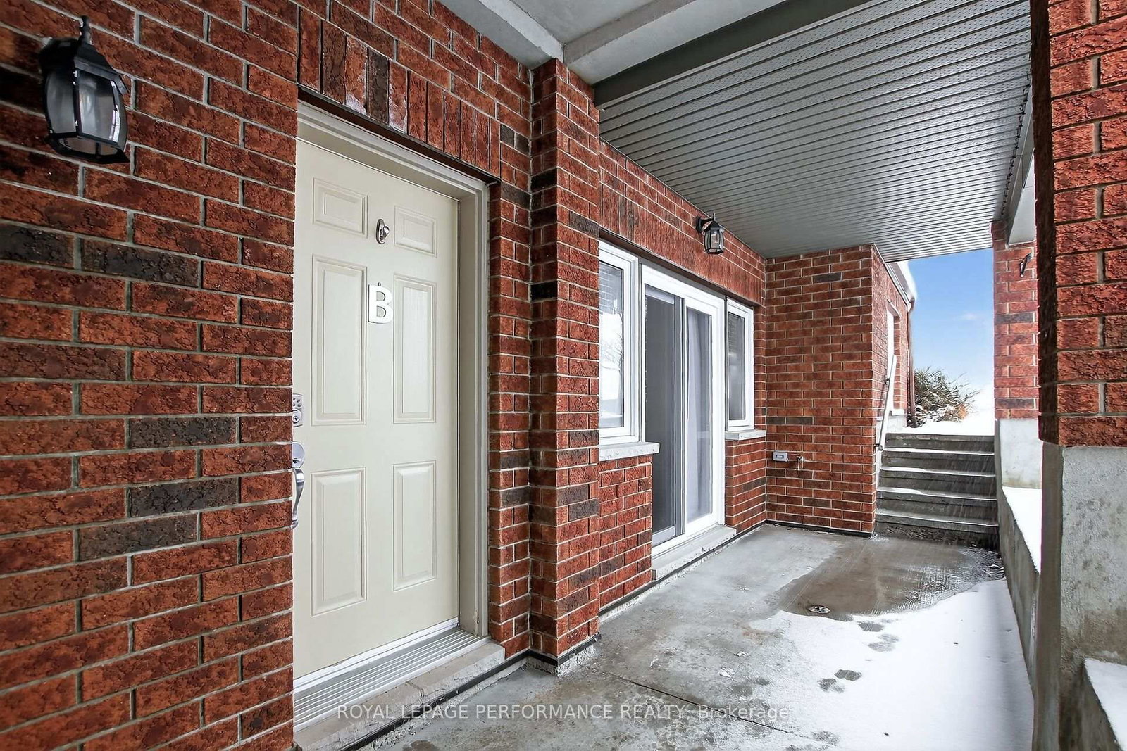 135 Harthill Way • #B • Ottawa, ON photo 36