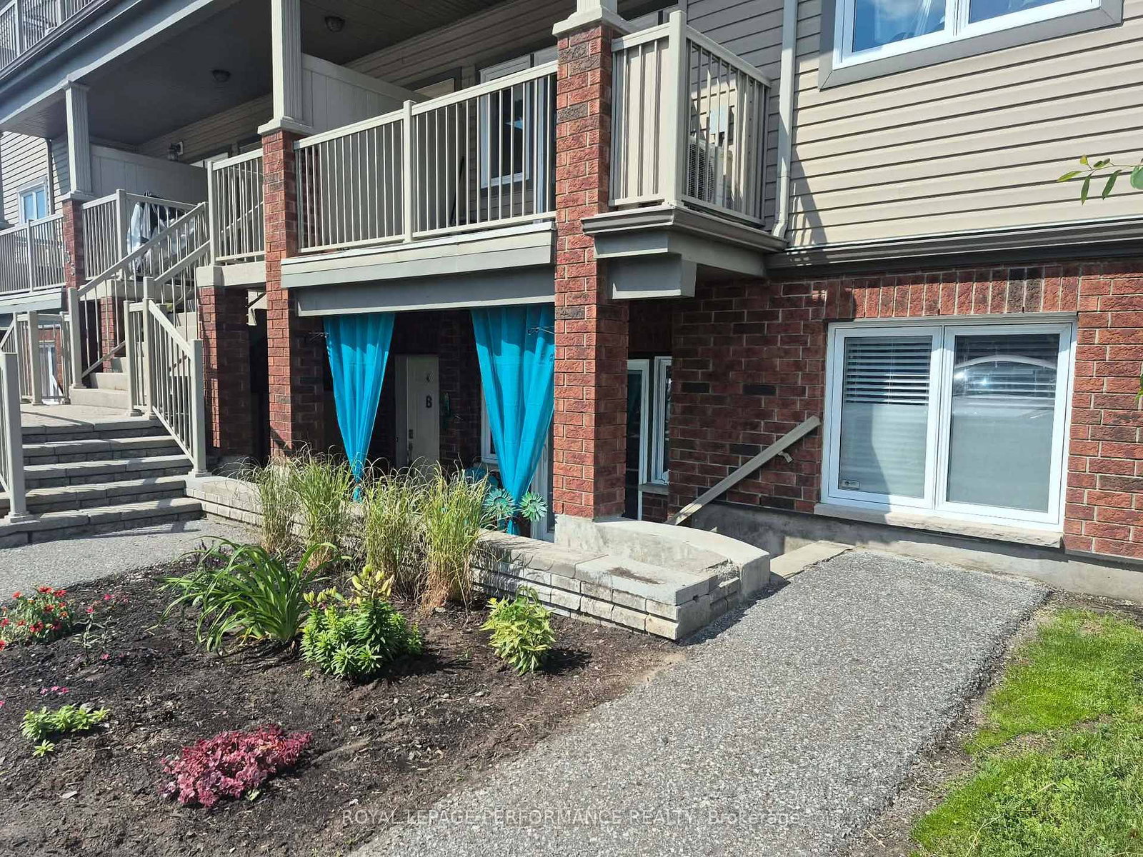 135 Harthill Way • #B • Ottawa, ON photo 37