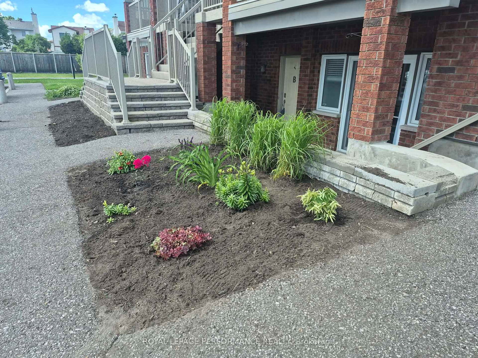 135 Harthill Way • #B • Ottawa, ON photo 39