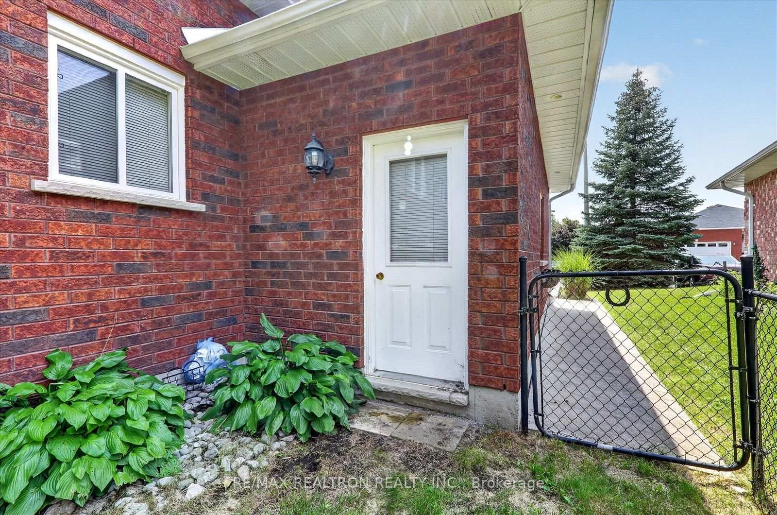295 Woodward Avenue • Selwyn, ON photo 13