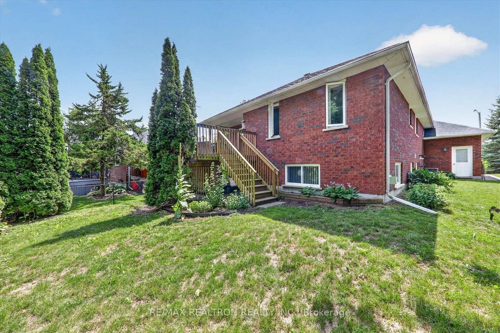 295 Woodward Avenue • Selwyn, ON photo 15