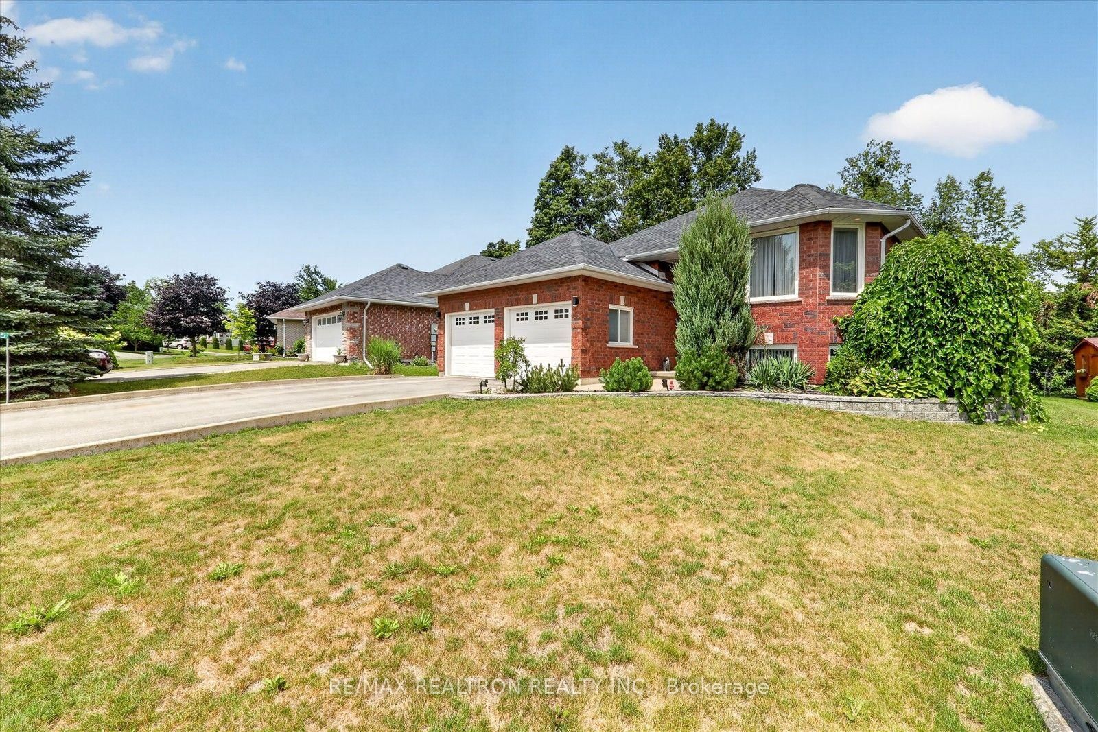 295 Woodward Avenue • Selwyn, ON photo 3