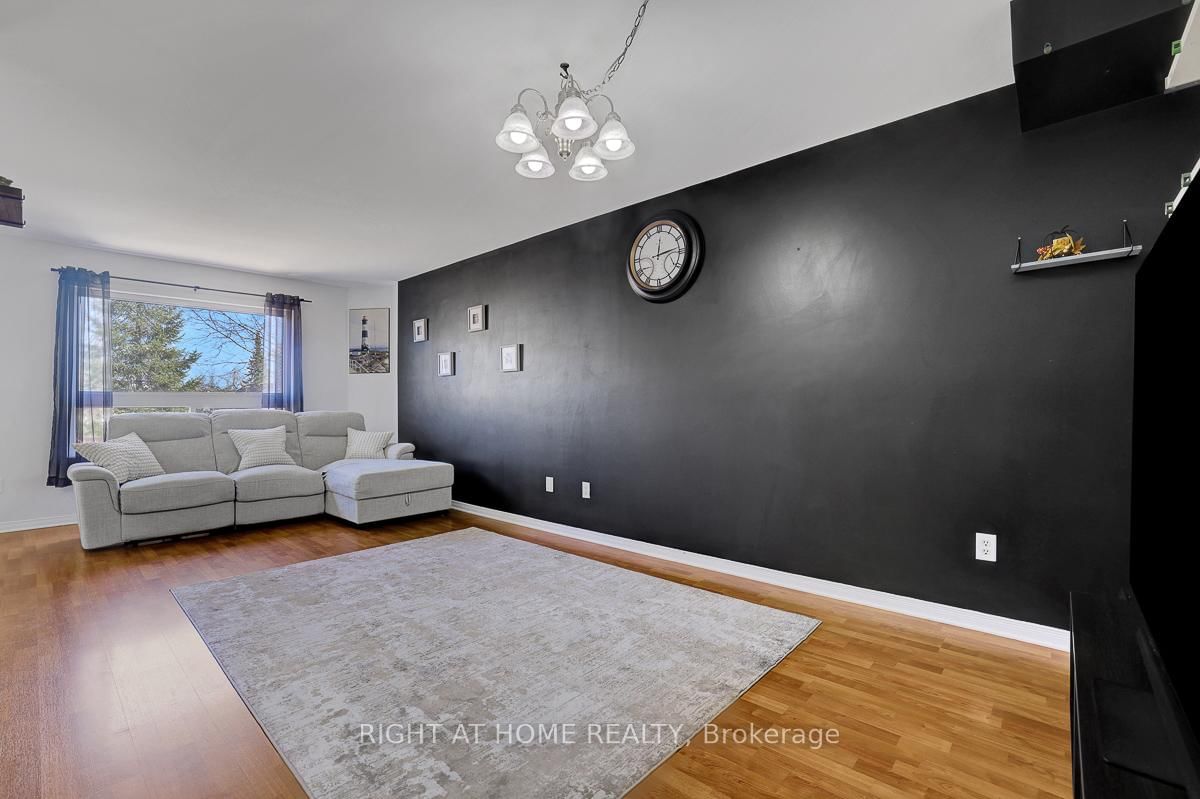 70 Frieday Street • Arnprior, ON photo 5