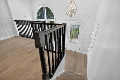 59 Bridle Path • Strathroy-Caradoc, ON photo 5