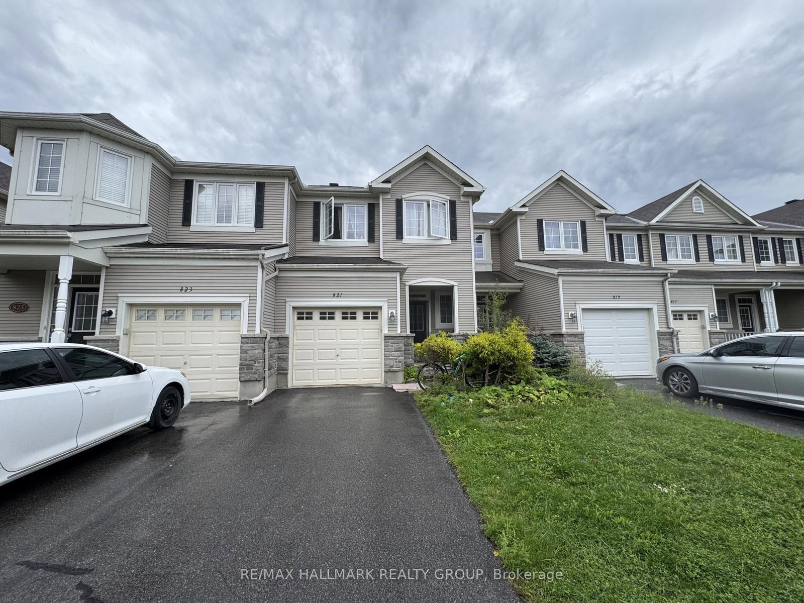 821 Tabaret Street • Ottawa, ON photo 2